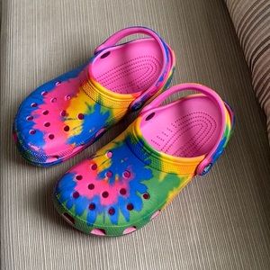 Rainbow print pink crocs